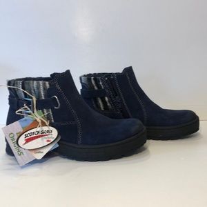 Earth Origins H2O Repellent Ankle Boots size 5 1/2